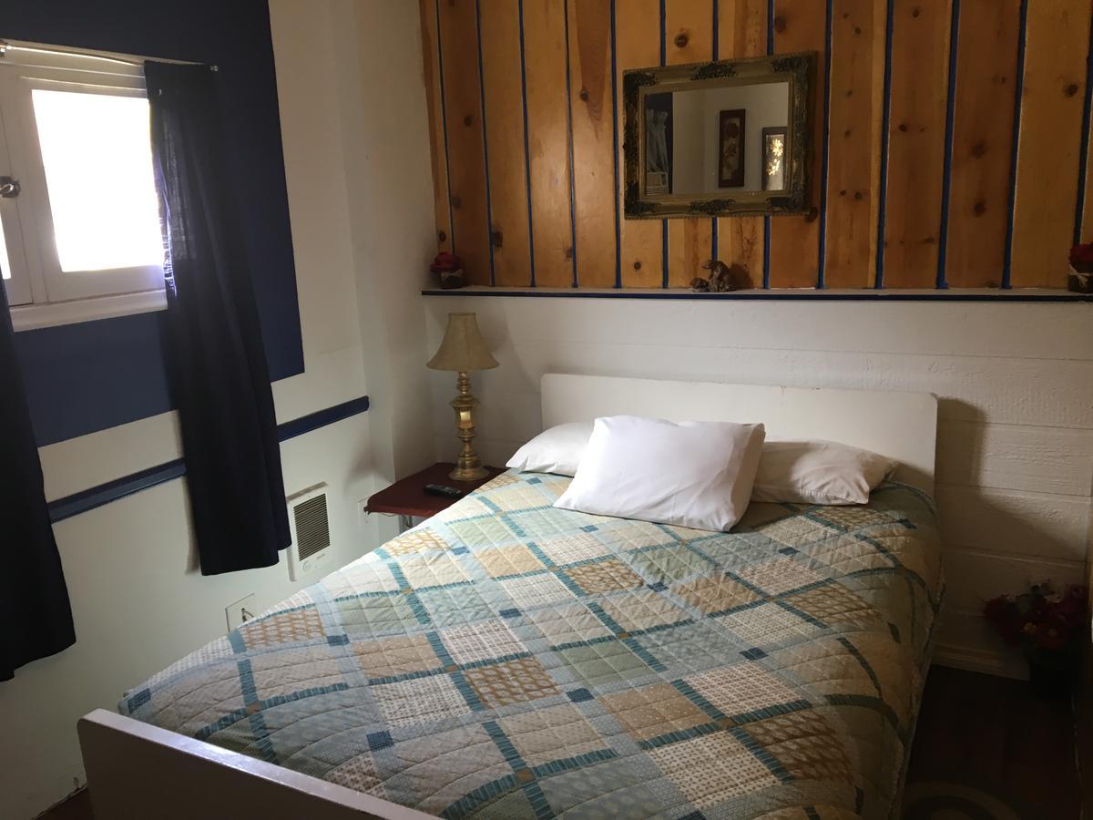 Midway Motel Caliente Экстерьер фото