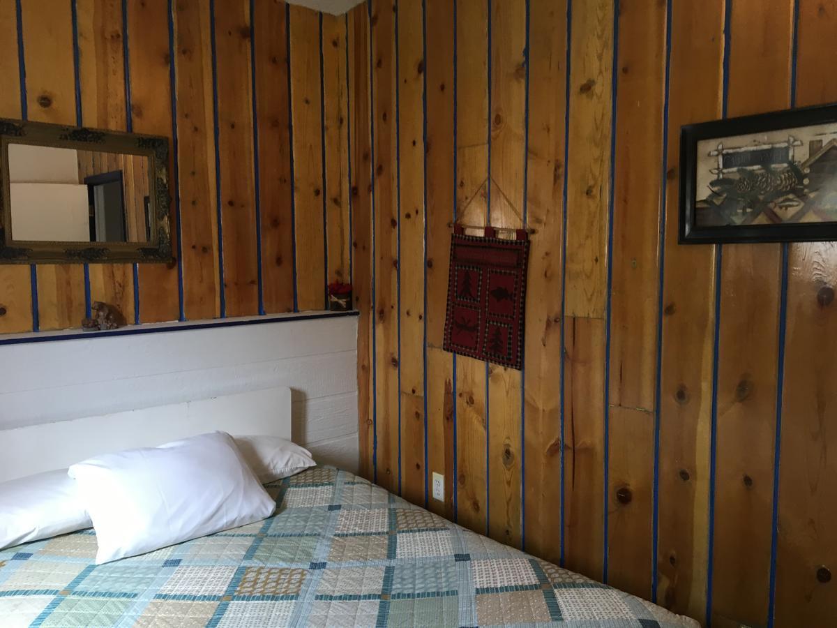 Midway Motel Caliente Экстерьер фото